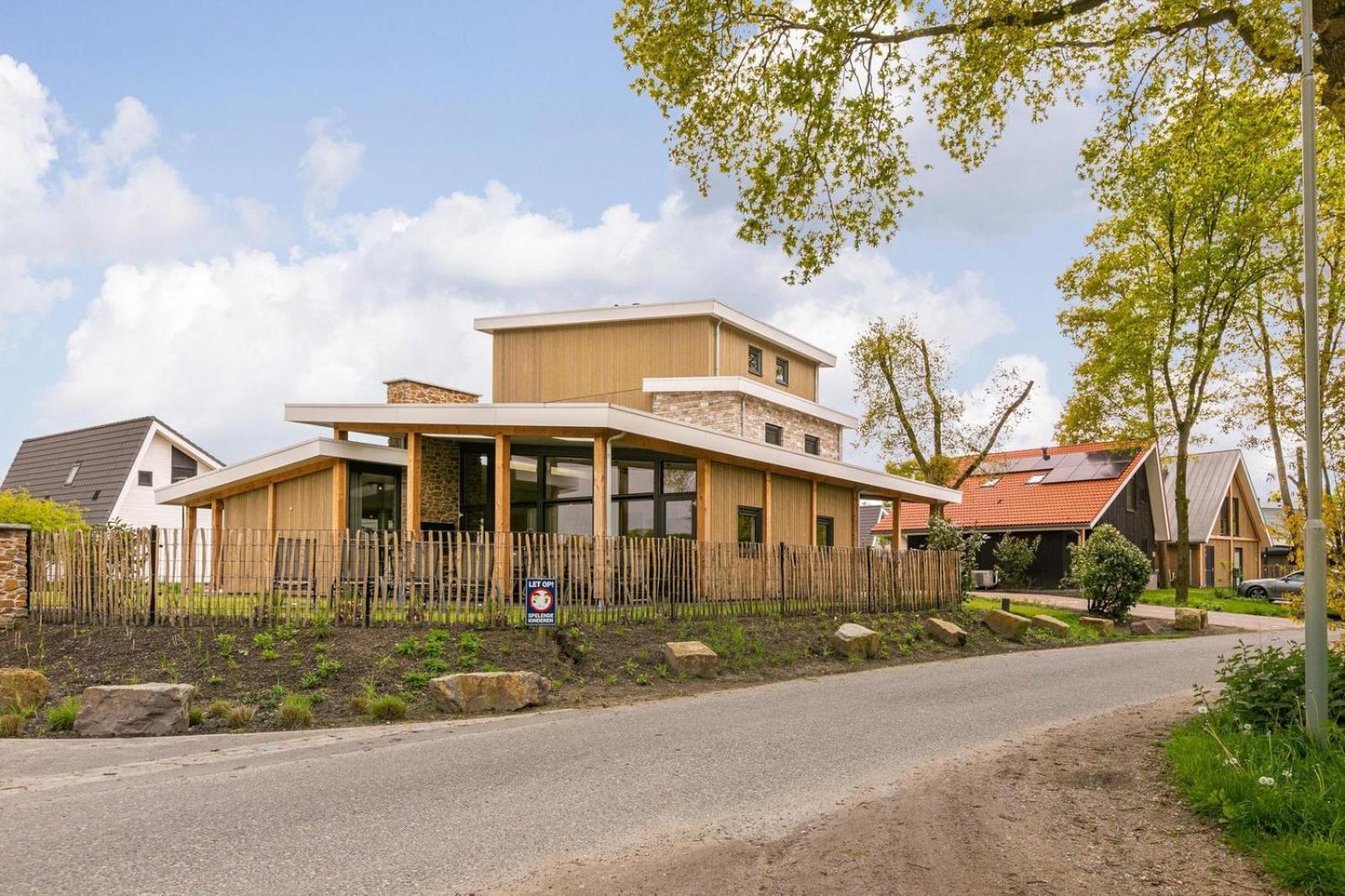Vakantie & Resort Leukermeer Well  Exterior photo